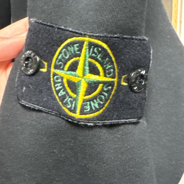 스톤 아일랜드 맨투맨 25FW S 사이즈