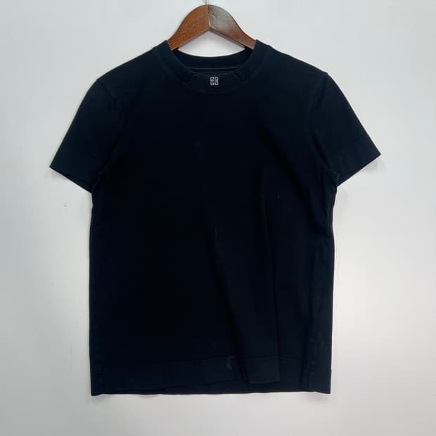 GIVENCHY 블랙 반팔티