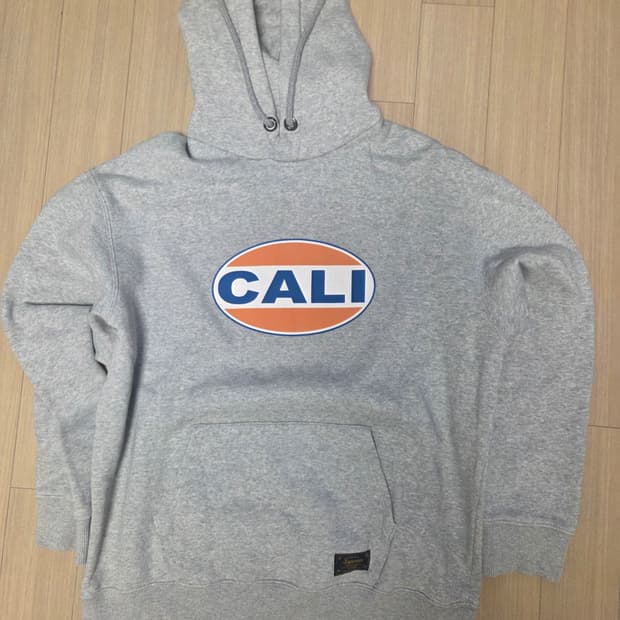 cali 그레이 후드티