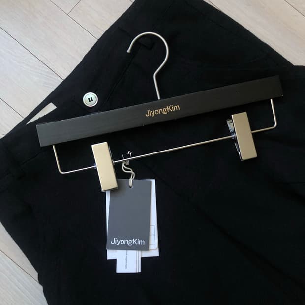 [s] 지용킴 24ss 커브드 와이드 팬츠