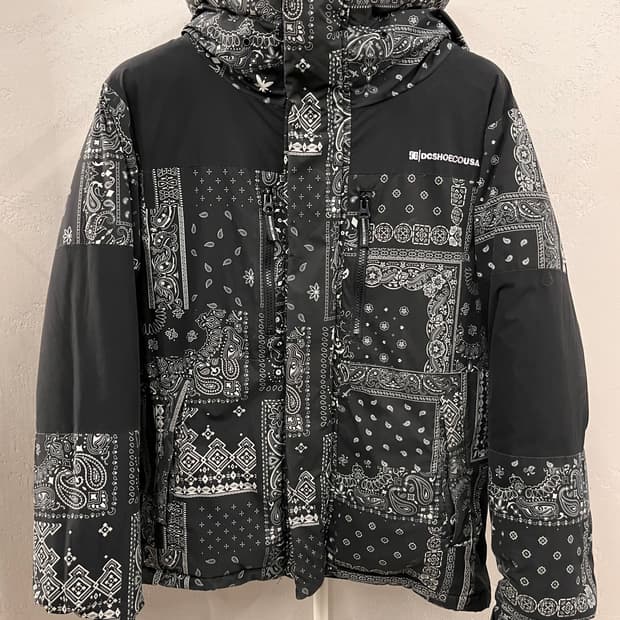 디씨 DC SHOECO USA 페이즐리 패딩 100