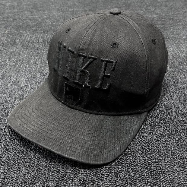 Nike 빈티지  한정판 Flatbill Wordmark 커브형 스냅백