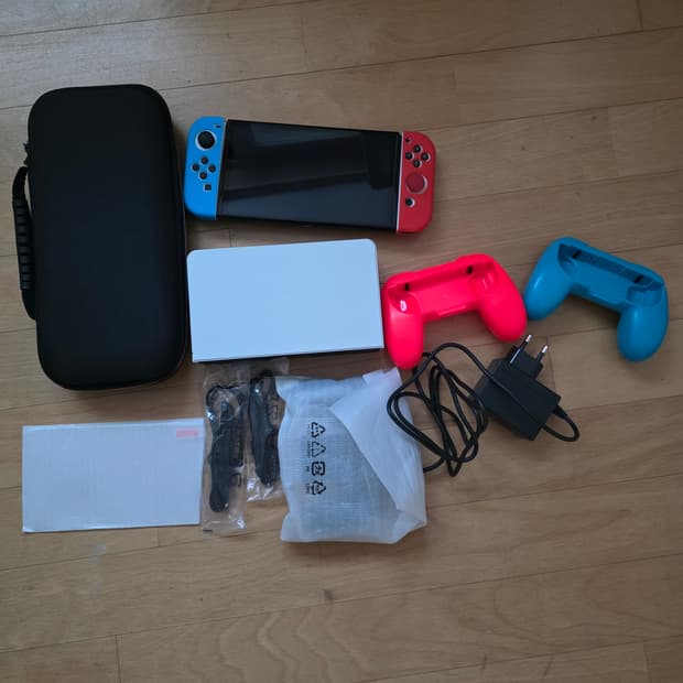 닌텐도 OLED 본체입니다.