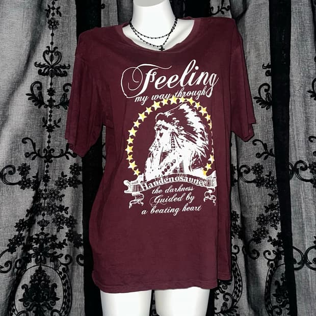 burgundy graphic t-shirt