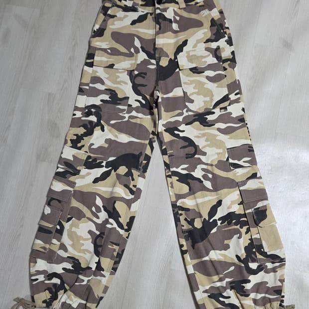 (착샷) 선데이오프클럽 카모플라주 카고 바지 