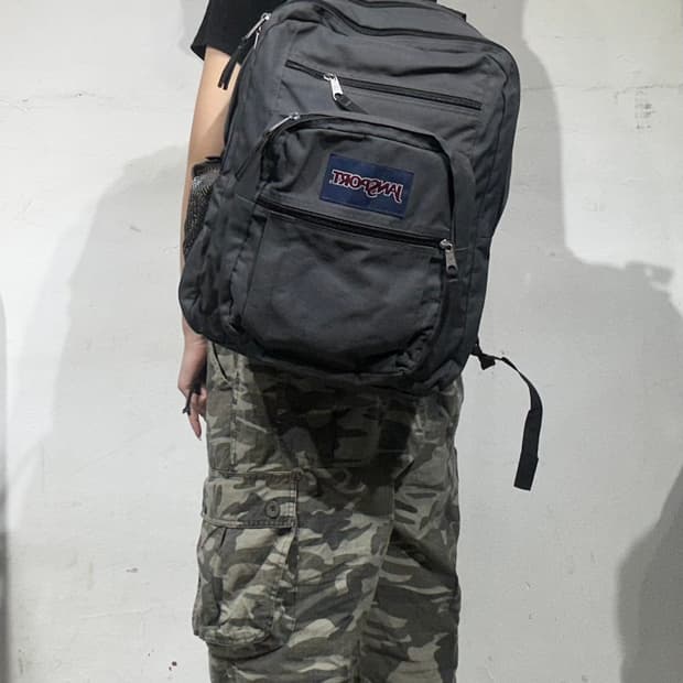 잔스포츠 차콜 백팩 가방