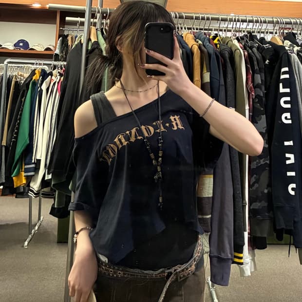 XS)Japanese vintage 여성 레터링 오프숄더 숏 슬리브