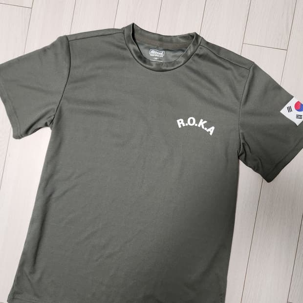 새상품) R.O.K.A 로카 태극기 로고 반팔티 사이즈100 L
여러