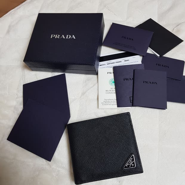 프라다 사피아노 삼각로고 반지갑 블랙 2mo513