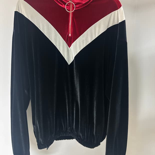 클럿 스튜디오 벨벳 트레이닝 상의