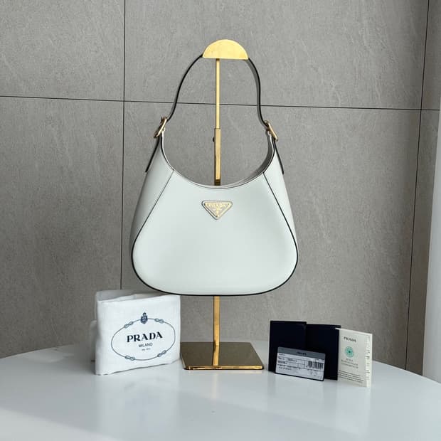 [새상품/풀구성] 프라다 클레오 가죽 숄더백 