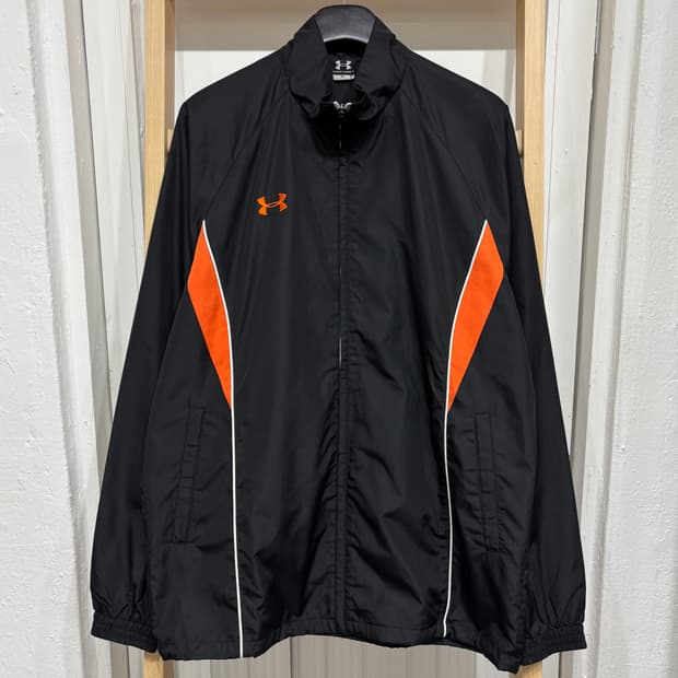 언더아머 바람막이