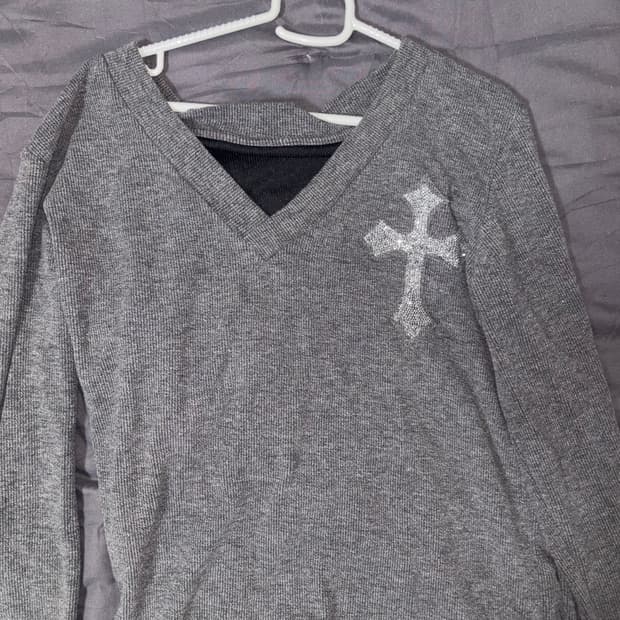 off-shoulder slim fit knit