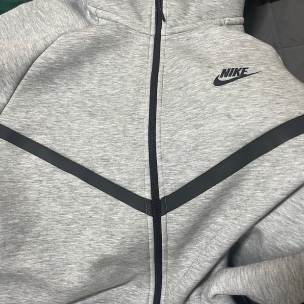나이키 테크 그레이