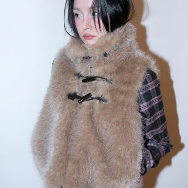 온스카 TOGGLE FUR VEST