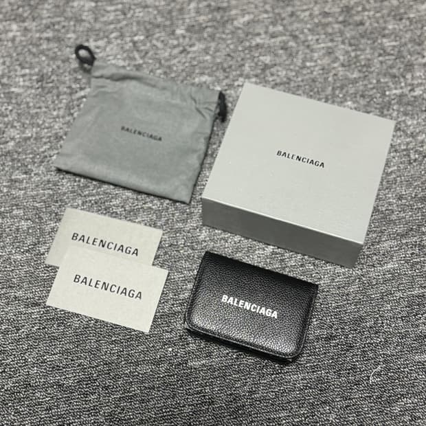 발렌시아가 지갑