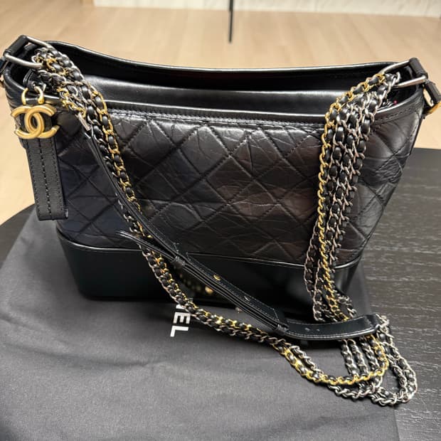 샤넬 빈티지카프스킨 호보백 신미듐 28번대