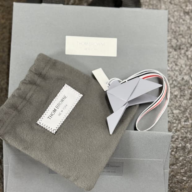 2026 톰브라운 vic 기프트 백참