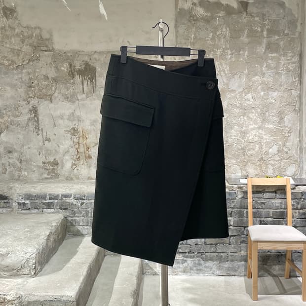 인스크리어 카키 포켓 랩 울 미디스커트