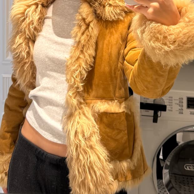 Cecil Mcbee 갸루 무스탕