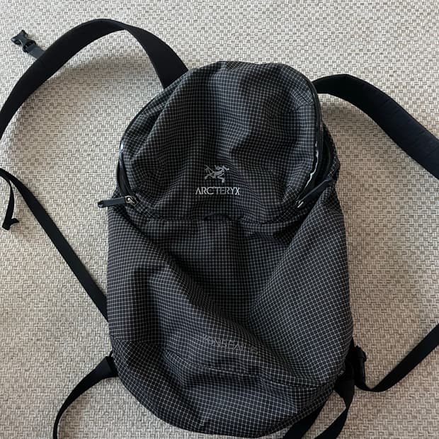 아크테릭스 컨실 백팩 가방