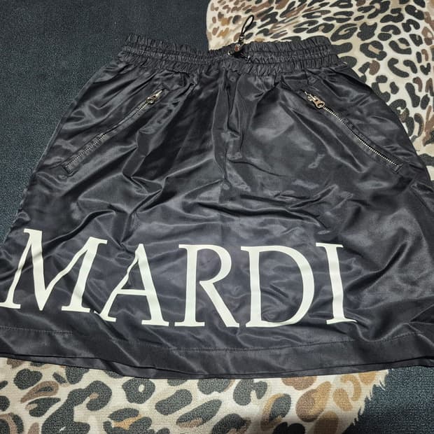 마르디 메크르디 로고 블랙 밴딩 스커트 