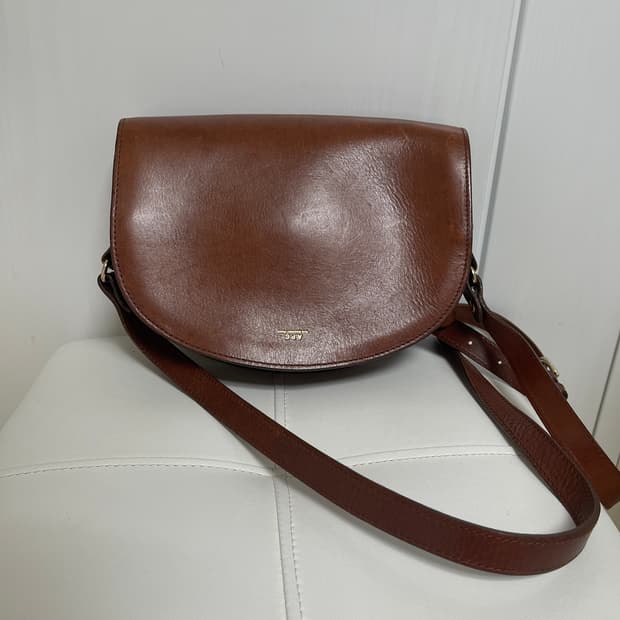 아페쎄 다나 미니 크로스백 브라운