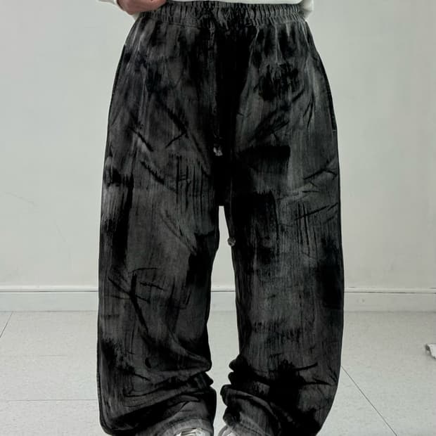 언더마이카 러프 오일 코팅 스웻팬츠