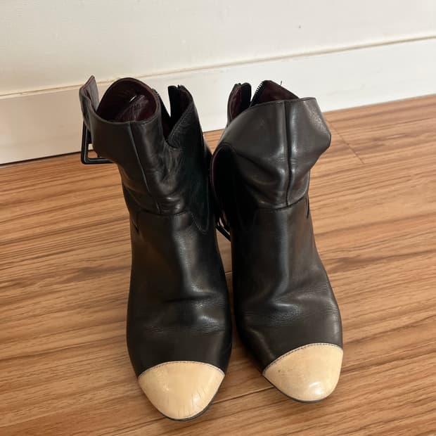 샤넬 앵클 부츠 230사이즈