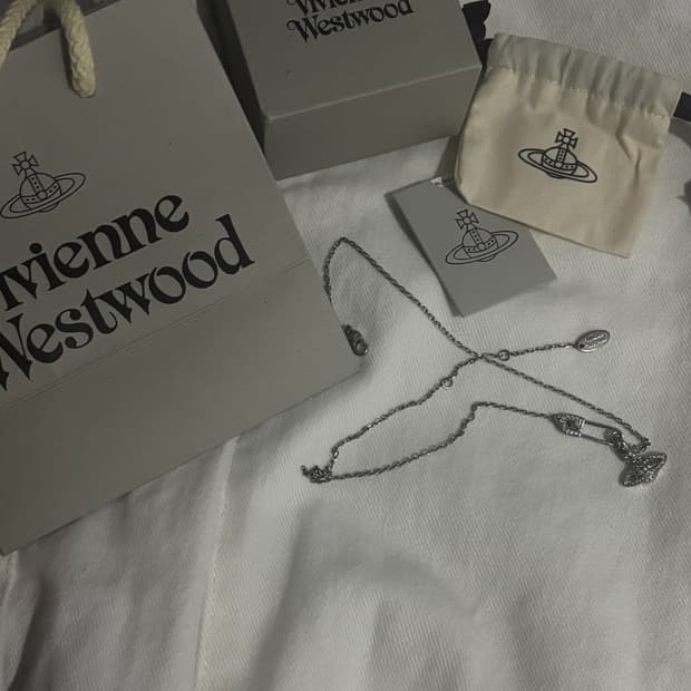 비비안웨스트우드 루크리스 옷핀 목걸이