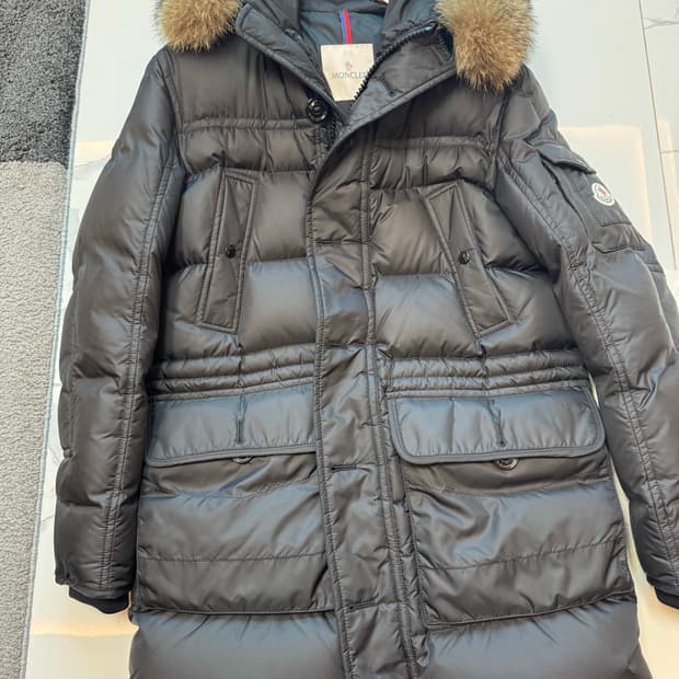 몽클레어 아프톤 패딩판매합니다(2사이즈)