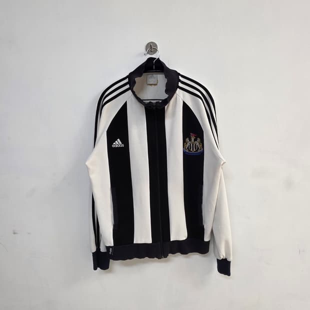 아디다스 뉴캐슬 트레이닝탑 져지 흰검