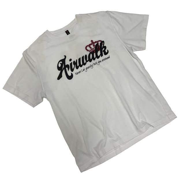 에어워크(Airwalk) 크라운 그래픽 화이트 티셔츠
