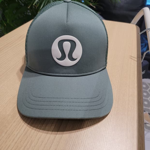 새상품 룰루레몬 정품 트러커 햇 (L/XL)