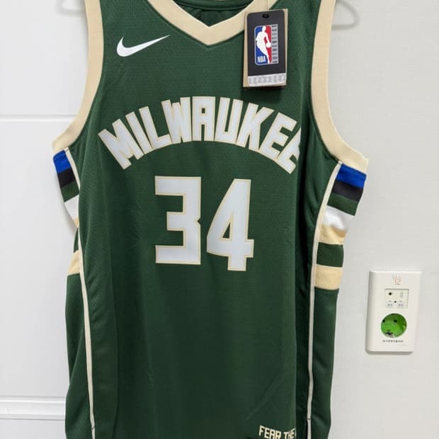 밀워키 아테토쿤보 어센틱 홈 유니폼