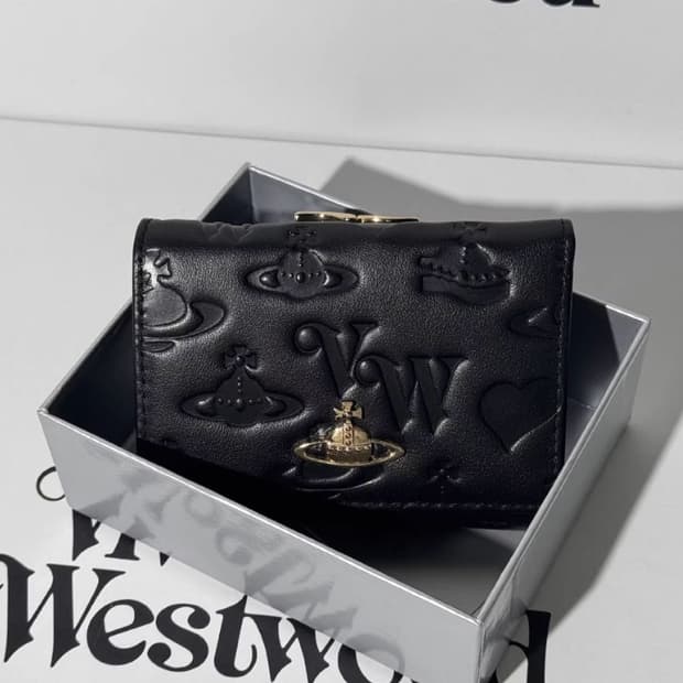 비비안웨스트우드 아카이브 펀칭 무광블랙 레더 금장 orb 하프월렛 반지갑