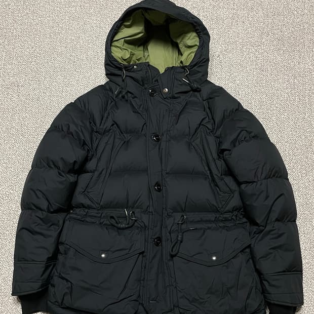 이스트로그 유틸리티 패딩 S 팝니다.