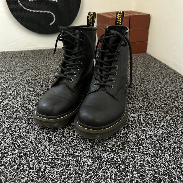 닥터마틴 1460 블랙 8홀 부츠 230