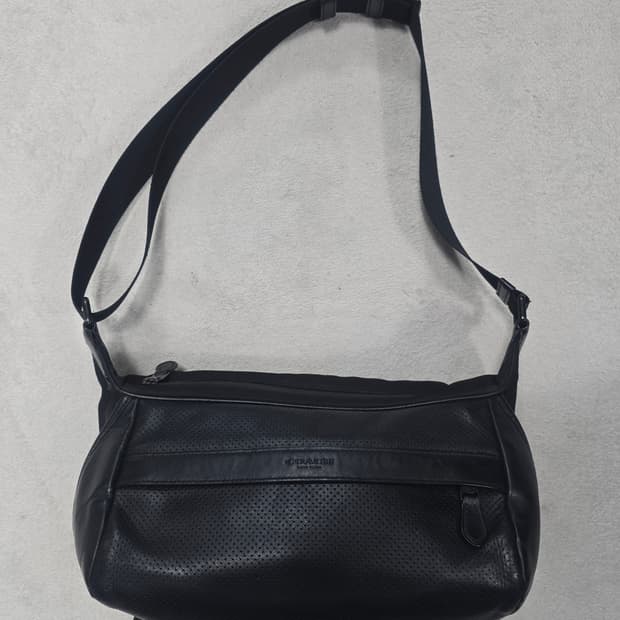 COACH 코치 테레인 팩 블랙 크로스 바디백