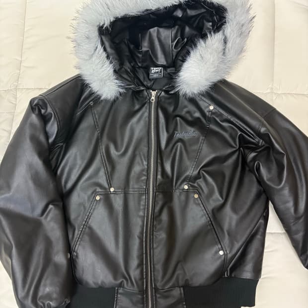 비엑세스 페이크레더 퍼 후드집업