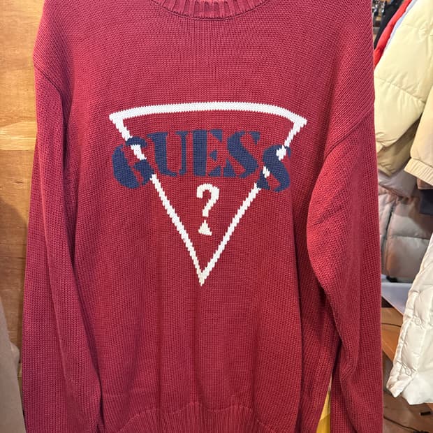 게스 빅로고 레드 니트