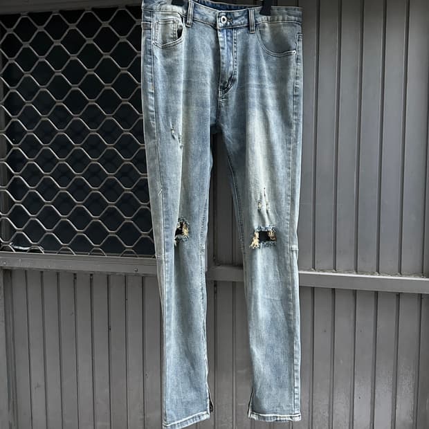 Vintage yellow washing destroyed jeans