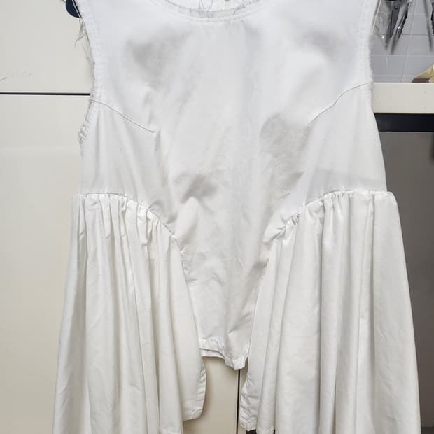 꼼데가르송 데미지 프릴 베스트