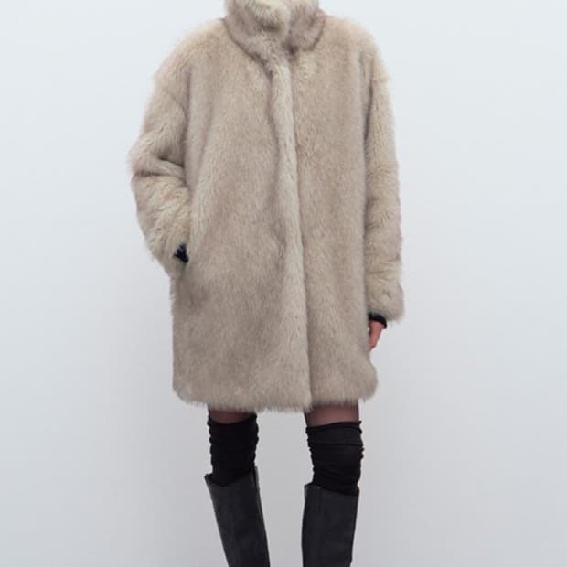 레이브 High neck Soft Fur Jacket in Brown