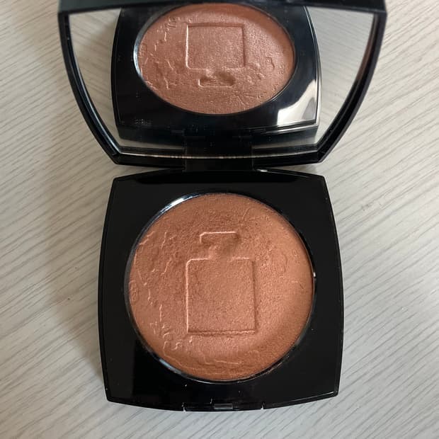 샤넬 에끌라 루네이르 하이라이터 오르로즈 한정오버사이즈 일루미네이팅파우더