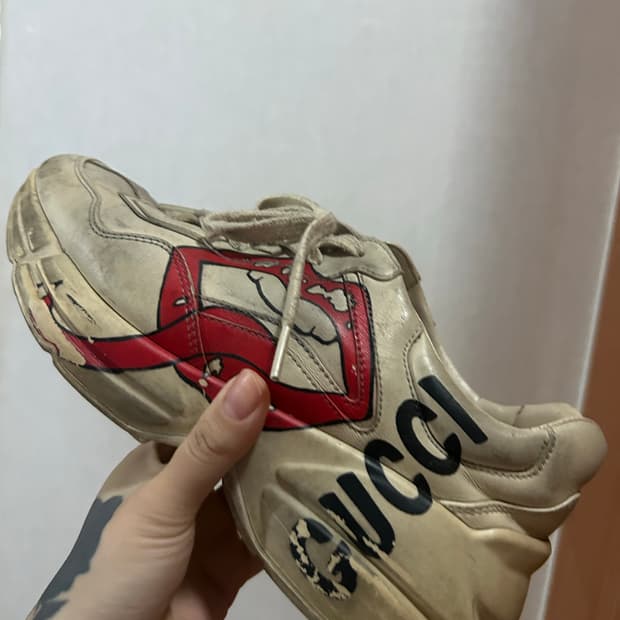 구찌 라이톤 더티 입술 (240)