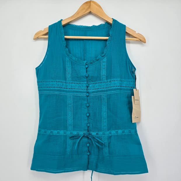 (COMME ÇA DU MODE) 레이스 디테일 슬리브리스 블라우스