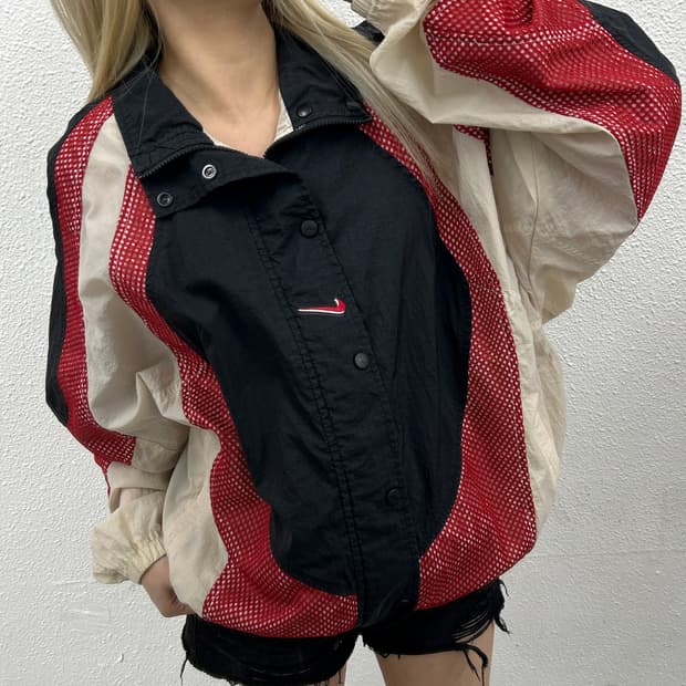 나이키 올드스쿨 레드 스우시 블랙 바람막이 XXL