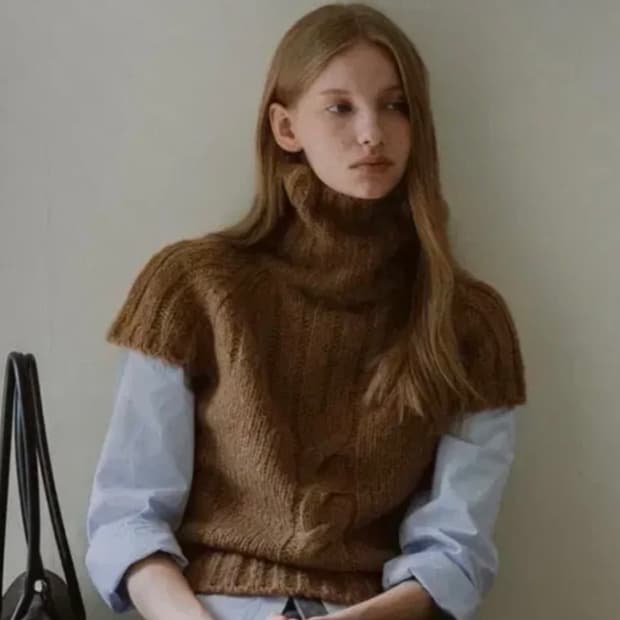 어랜 twist turtleneck knitwear brown