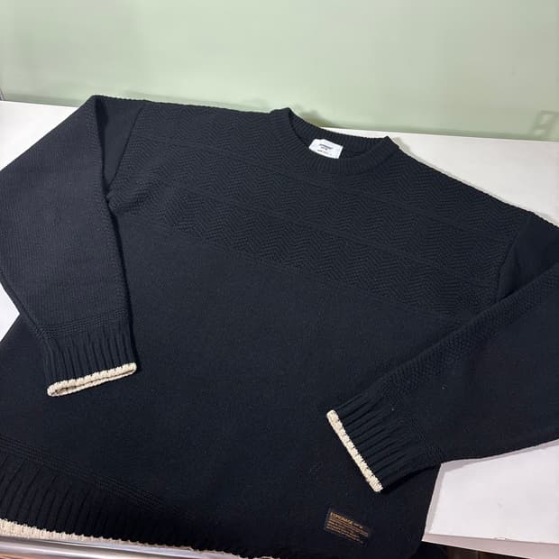 L 에스피오나지 블랙 루즈핏 메리노울 케이블니트